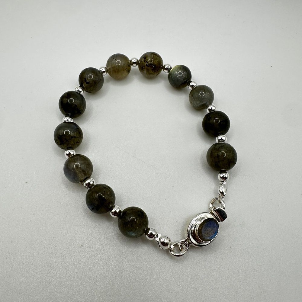 NWOT Stunning 10mm Labradorite and 925 accent beaded bracelet w/ faceted clasp!‎ - Picture 8 of 9